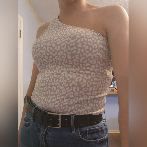One shoulder, cheetah print body suit. - Picture 3 of 6